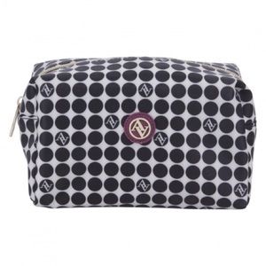 NWT Adrienne Vittadini medium size cosmetic case.